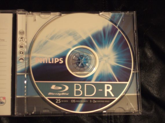 Philips_BDR_OpenCase_CloseupDisc_Front.jpg