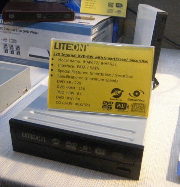 Lite-On iHAP622 22x DVD Computex.jpg